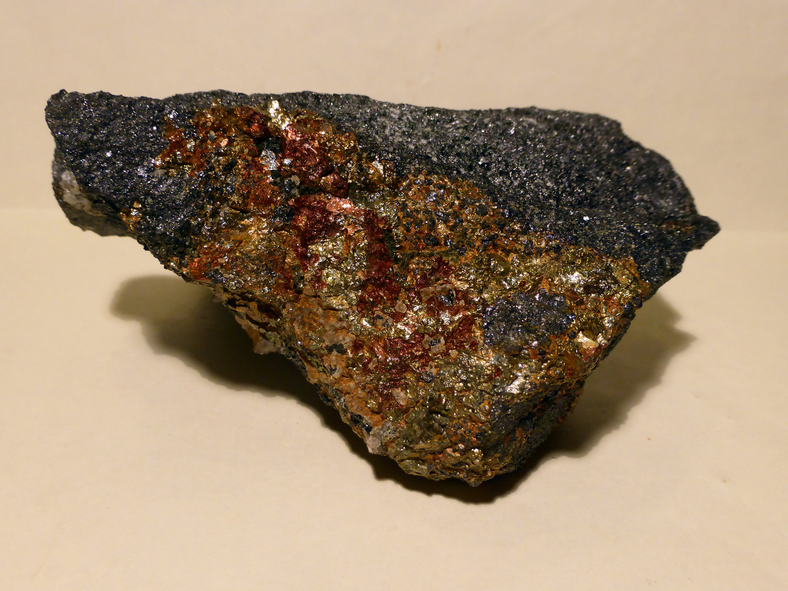 Magnetita, Ferro-Actinolita y Pirita
9x8 cm
(Autor: Ander Ispizua Juan)
