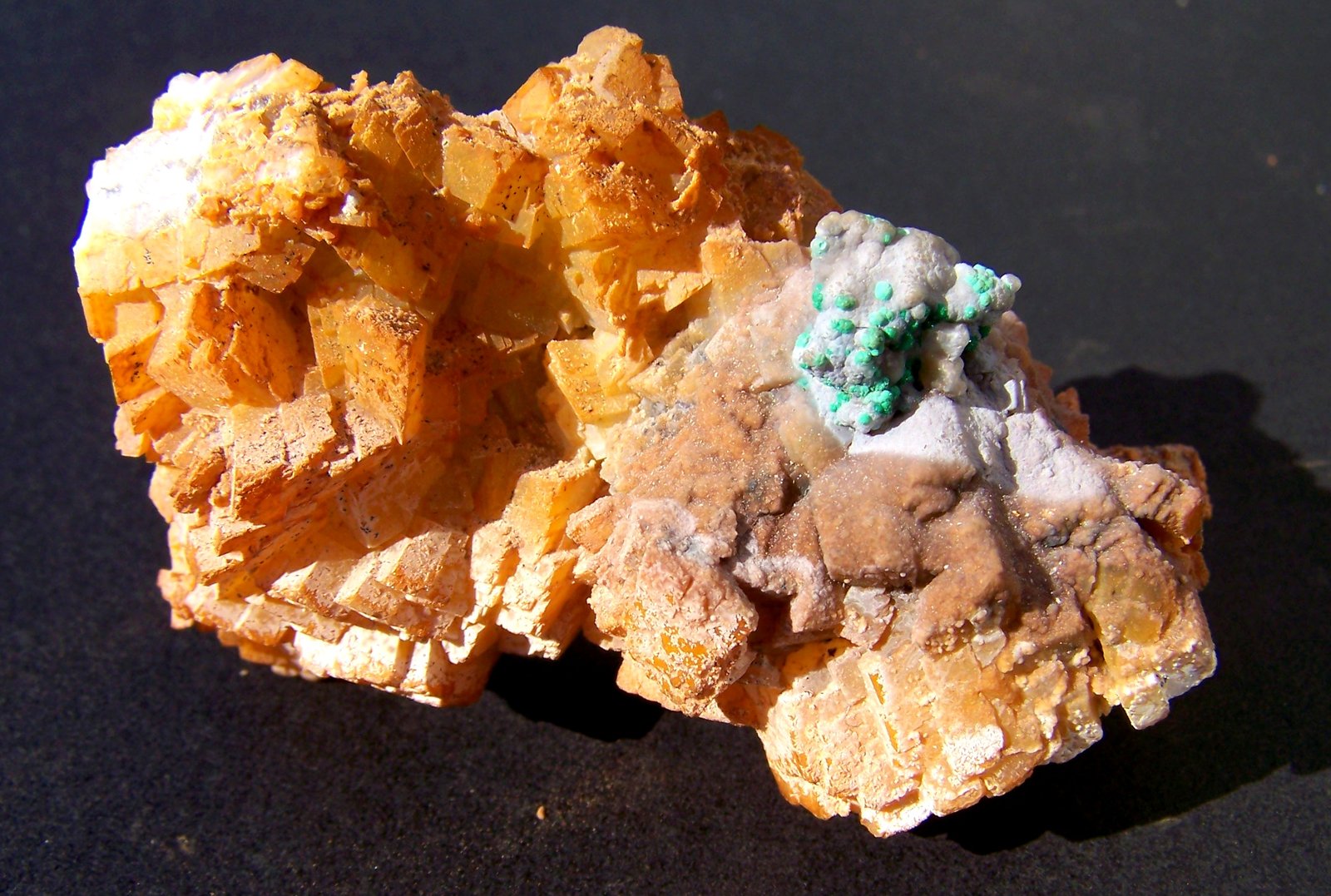 Dolomita, Malaquita.
12cm por 8cm
(Autor: canada)