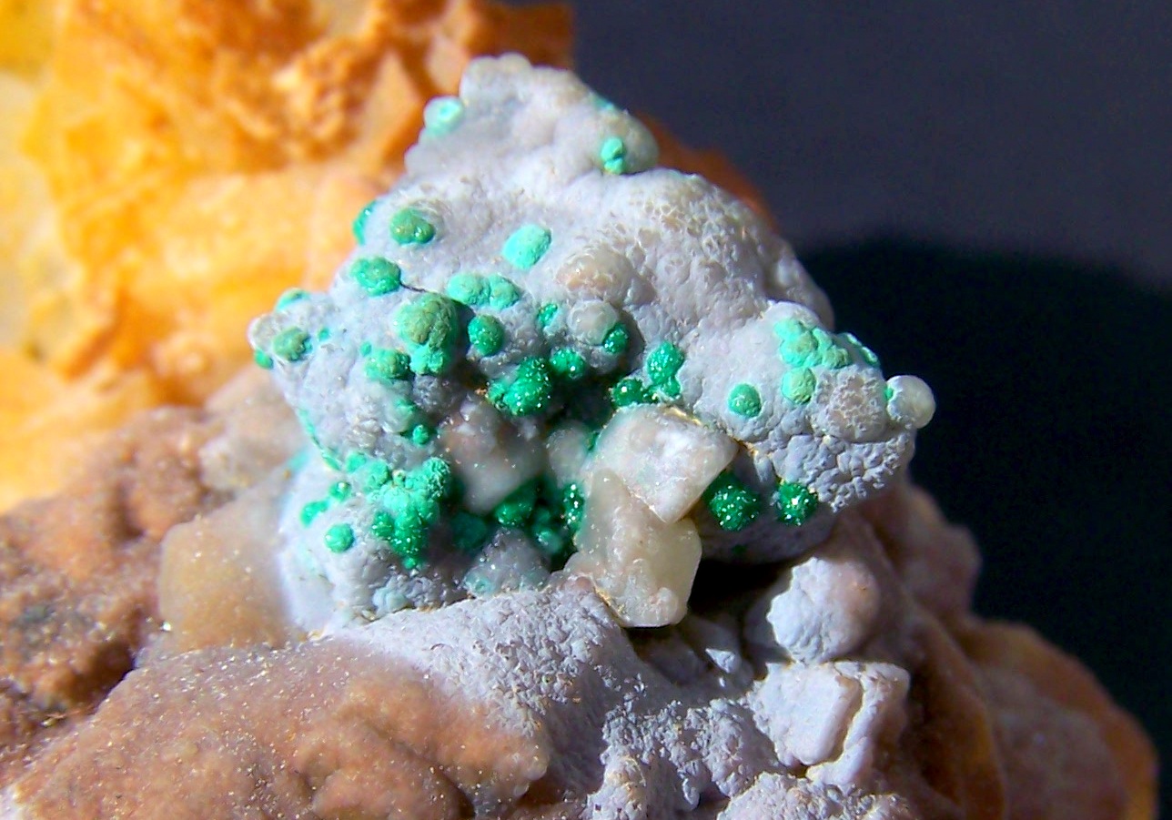 Dolomita, Malaquita.
12cm por 8cm
(Autor: canada)