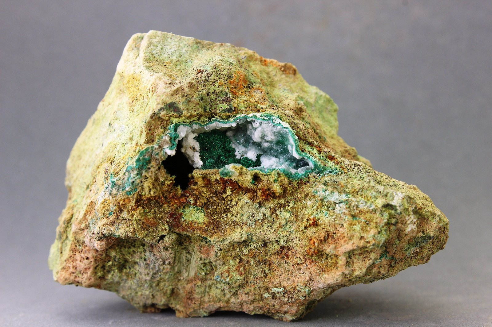 Malaquita
68x48x45 mm
(Autor: Juan Espino)