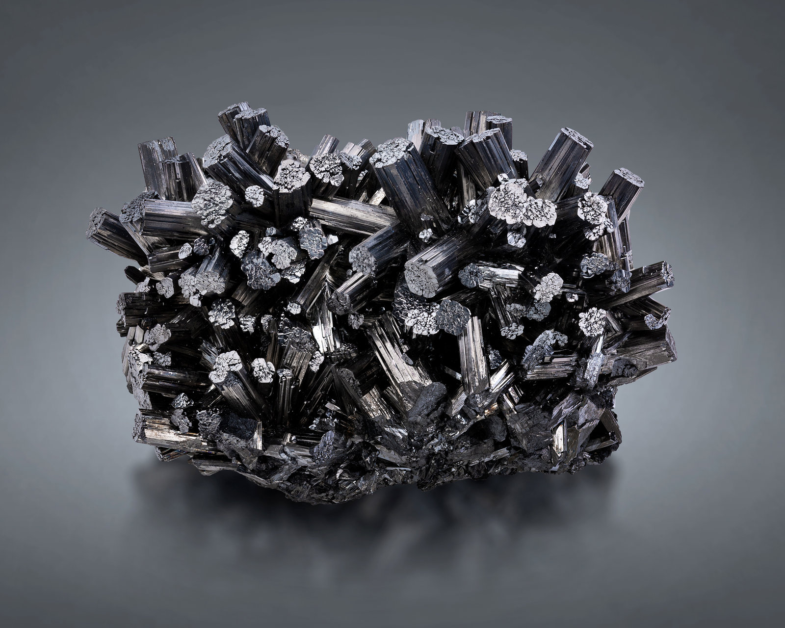 Manganita
7 x 9 x 6 cm / cristal principal: 1.8 cm
(Autor: Museo MIM)