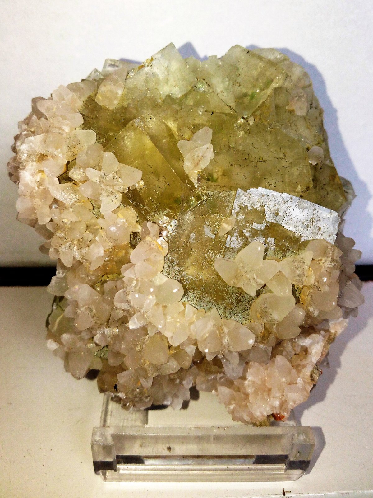 Calcita, Fluorita
7x7 cm.
(Autor: Adri Rodríguez)