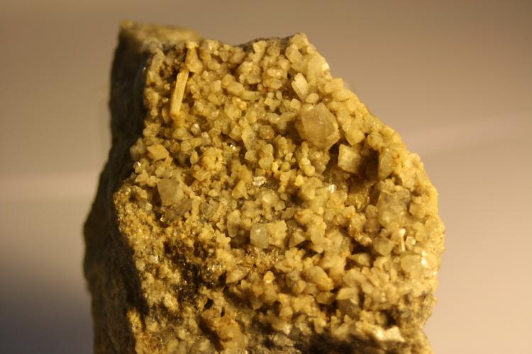 Scheelita, Albita, Berilo
8 x 6 cm.
(Autor: minero1968)