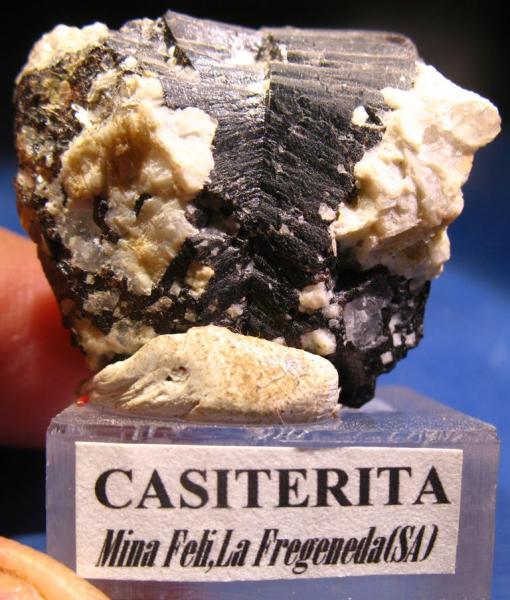 Casiterita
Cristal de 3 x 3 cm. aproximadamente
(Autor: Calita)