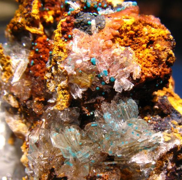 Hemimorfita, Rosasita
Cristales de 3-4 mm.
(Autor: Calita)