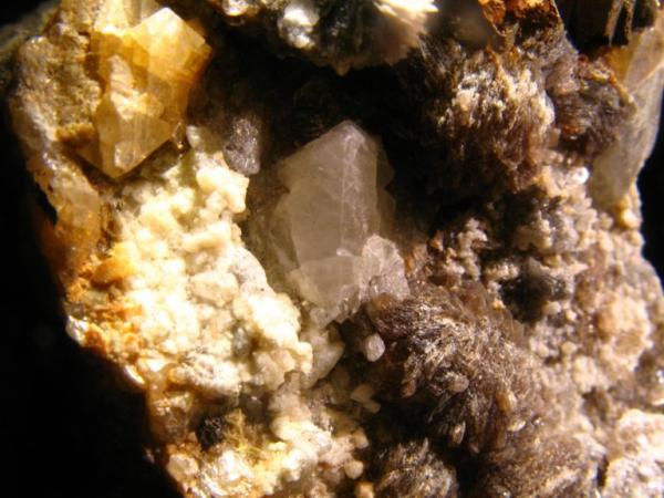 Scheelita
Cristal de 1,5 cm.
(Autor: Calita)