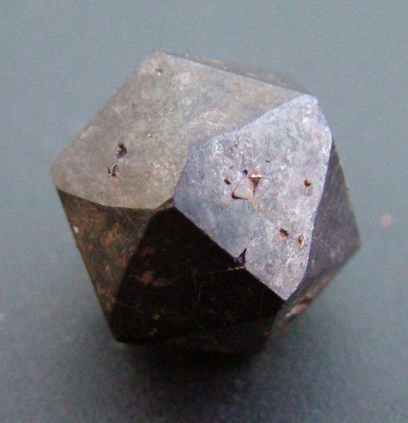 Limonita pseudomórfica de Pirita
12 x 12 x 12 mm.
(Autor: JACendon)