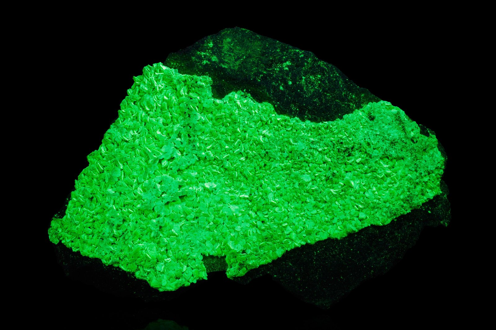 Meta-autunita
25 x 20 x 7 cm / Cristal principal: 0.7 cm.
(Autor: Museo MIM)