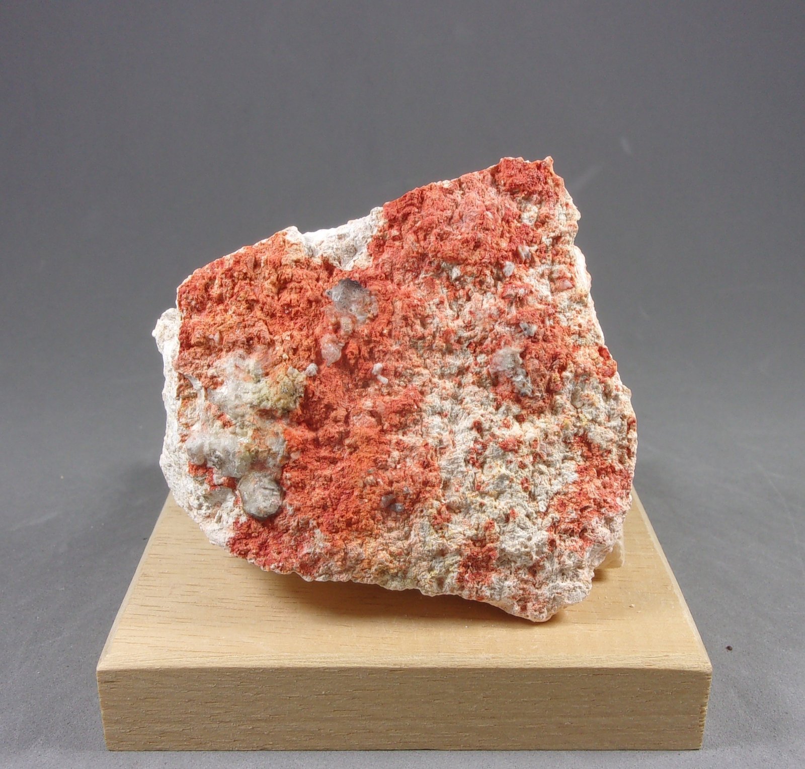 Metastibnita
7 x 6,3 x 2,8 cm.
(Autor: J. G. Alcolea)