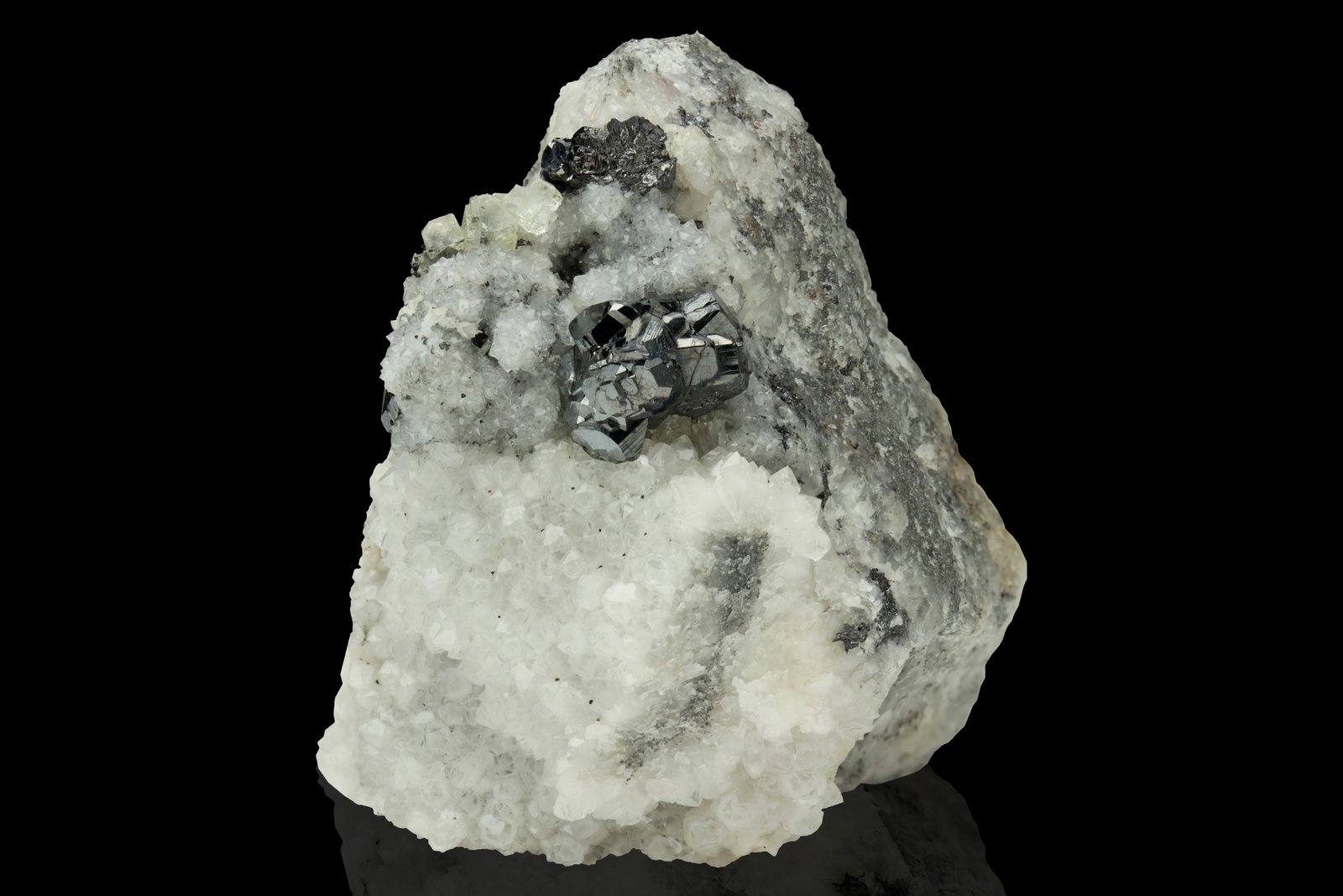 Miargyrita (Miargirita)
4 x 4 x 5 cm / cristal principal: 0.5 cm
(Autor: Museo MIM)