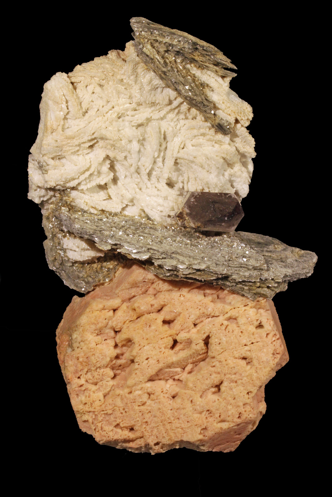 Microclina, Albita, Cuarzo, Moscovita
12,5 x 8,0 cm
(Autor: carles)