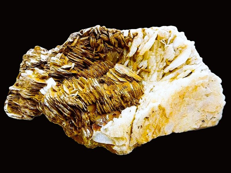 Mica  (variedad moscovita), Albita
Galiléia, Vale do Rio Doce, Minas Gerais, Brazil
9 x 6 cm.
(Autor: javier ruiz martin)