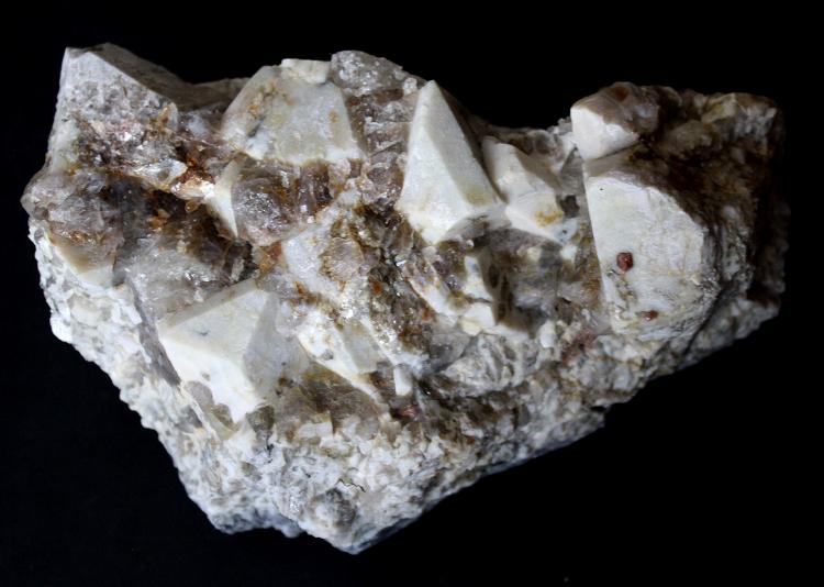 Microclina
Pieza de 18 cm, cristales de 4 cm.
(Autor: canada)