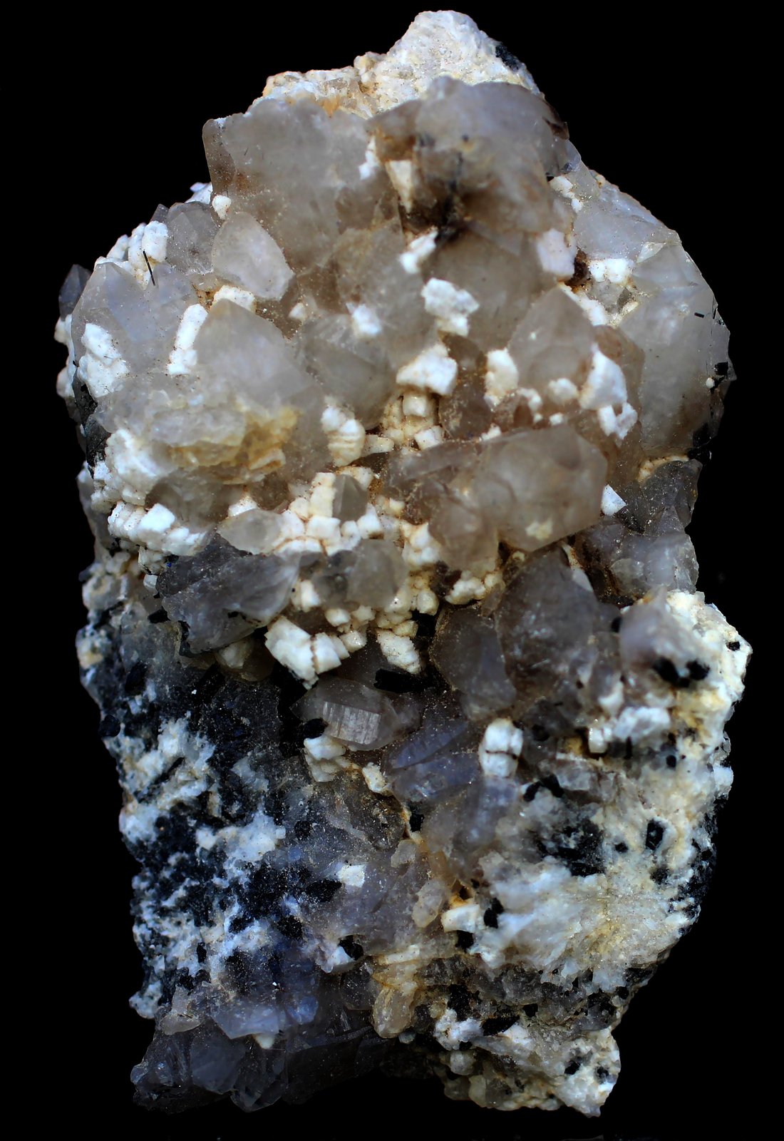 Microclina, Cuarzo, Chorlo
72 x 45 x 17 mm
(Autor: José Luis Zamora)