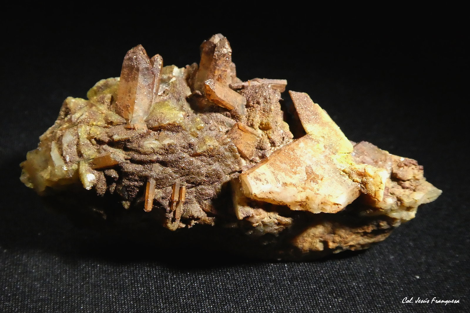 Microclina y  Cuarzo.
75x42 mm.
(Autor: Jesus Franquesa Baucells)