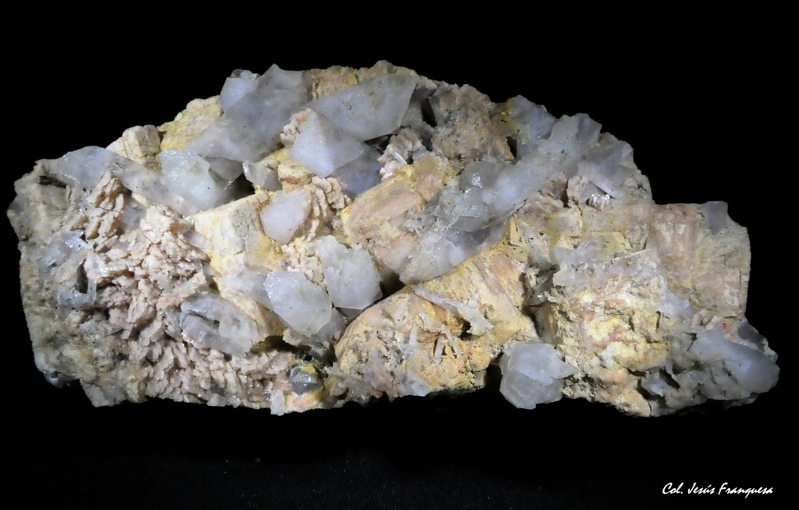 Microclina y  Cuarzo.
110x50 mm.
(Autor: Jesus Franquesa Baucells)