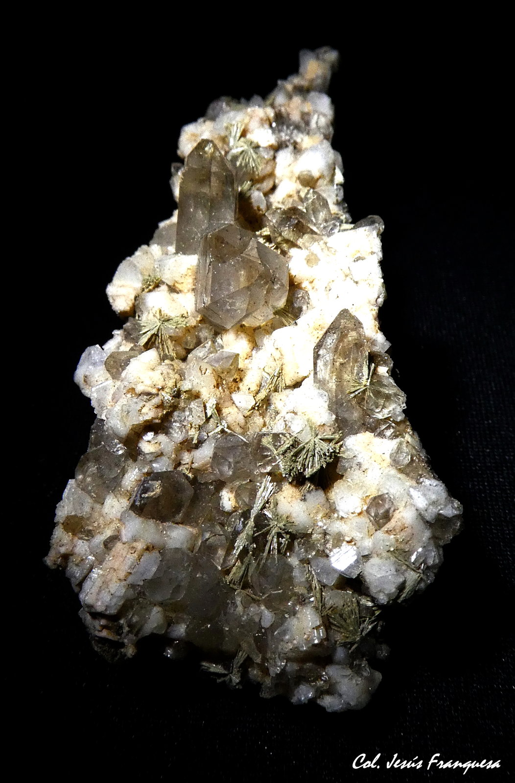 Microclina, Cuarzo y Epidota.
70x33 mm.
(Autor: Jesus Franquesa Baucells)