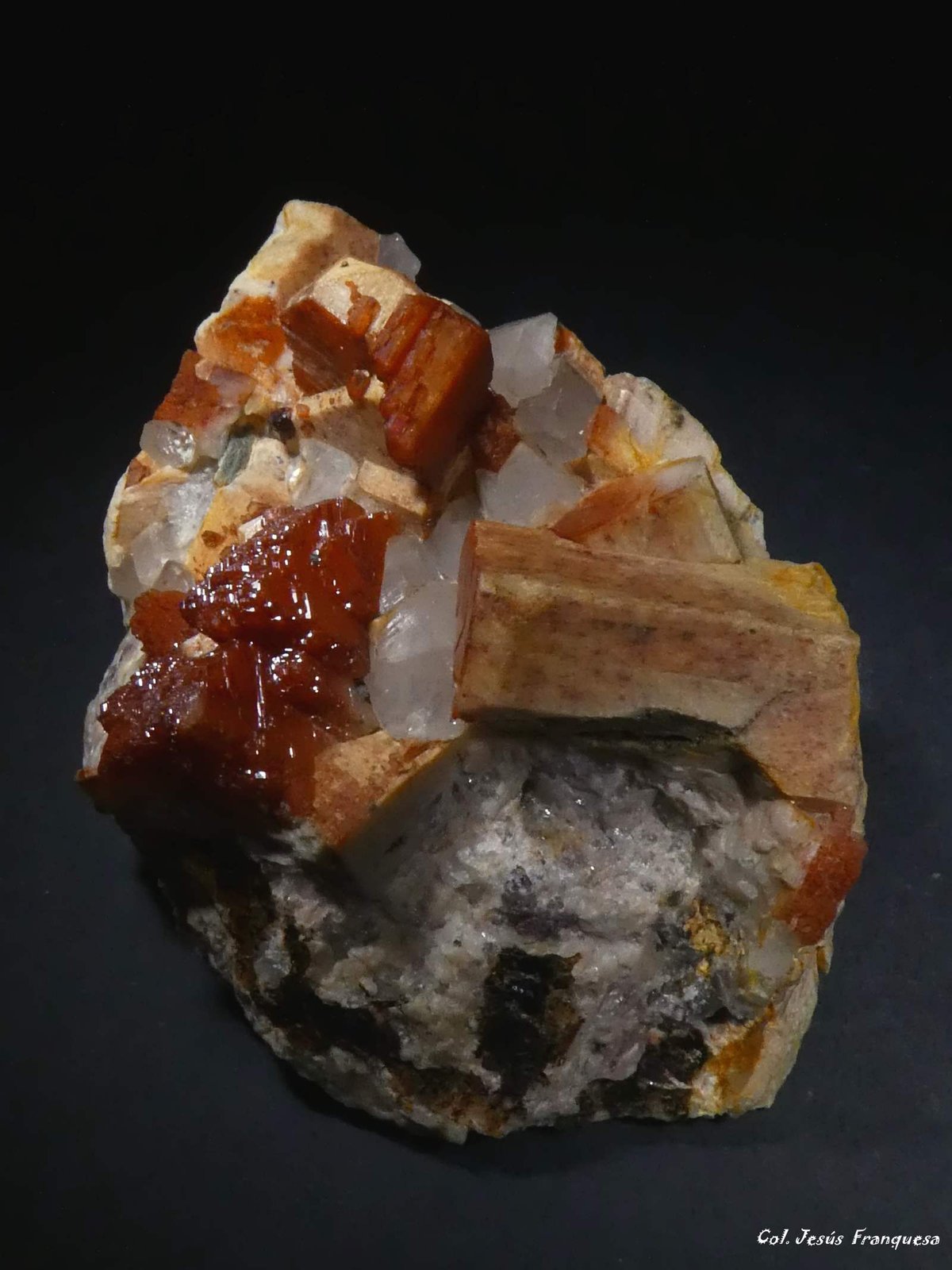 Microclina y Cuarzo.
56x39 mm.
(Autor: Jesus Franquesa Baucells)