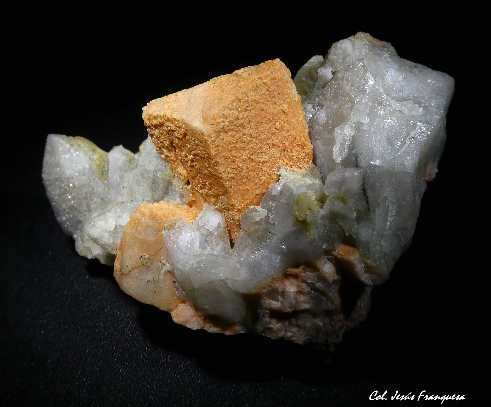 Microclina y Cuarzo.
74x54 mm.
(Autor: Jesus Franquesa Baucells)