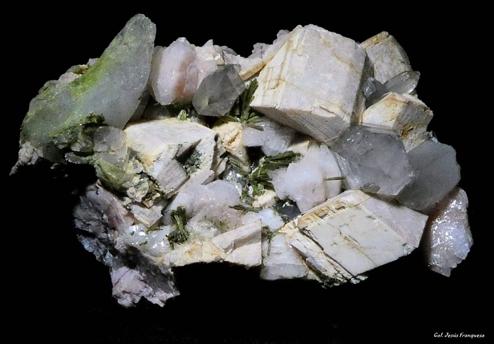 Microclina, Epidota, Albita y Cuarzo.
91x60 mm.
(Autor: Jesus Franquesa Baucells)