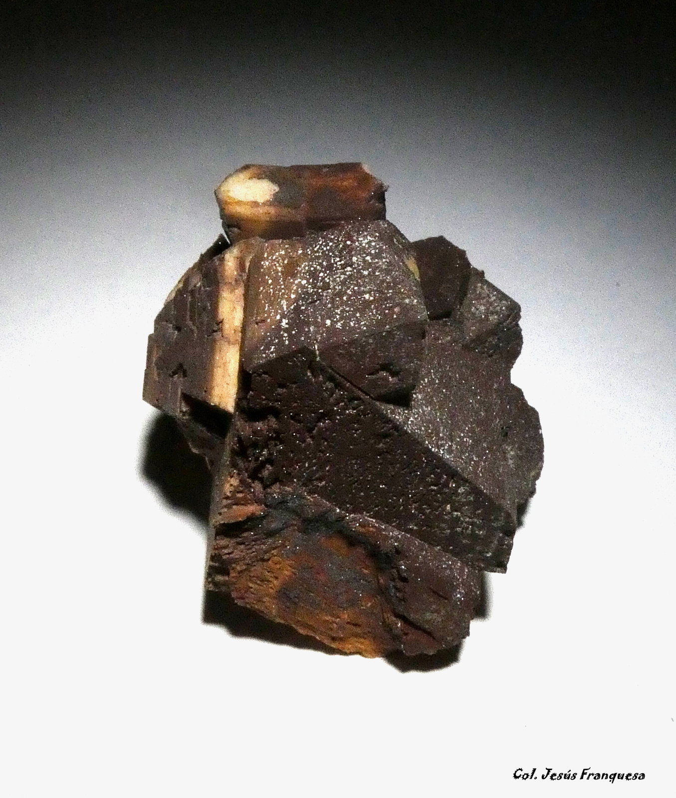 Microclina, Cuarzo y Epidota.
30x25 mm.
(Autor: Jesus Franquesa Baucells)
