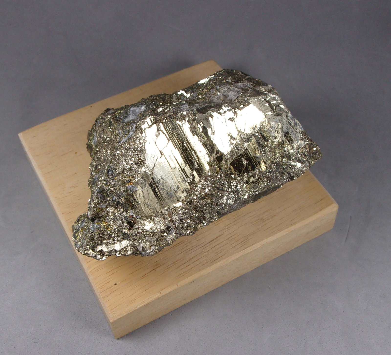Millerita
7,5 x 7 x 3,5 cm.
(Autor: J. G. Alcolea)