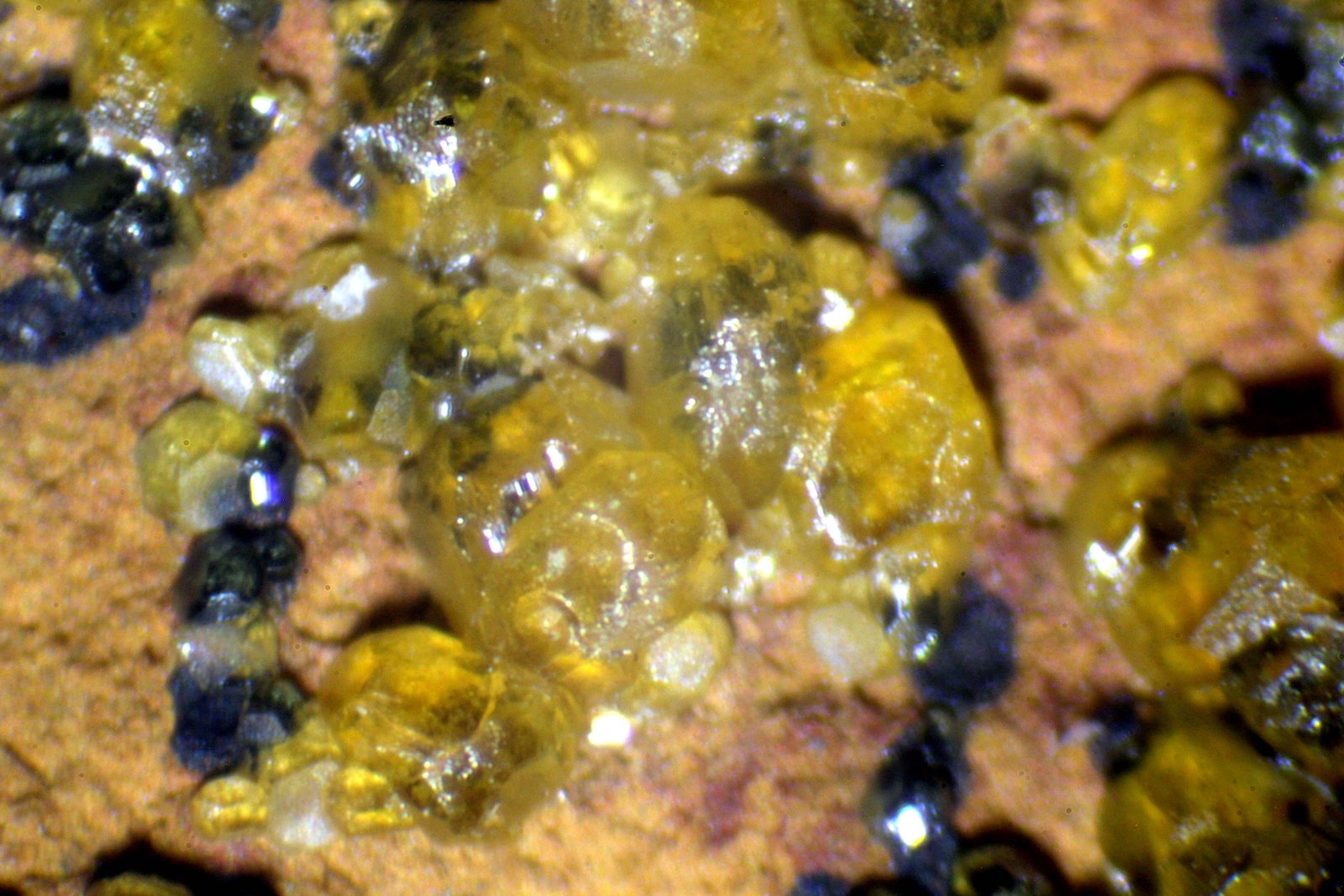 Mimetita
3 mm.
(Autor: José Luis Zamora)