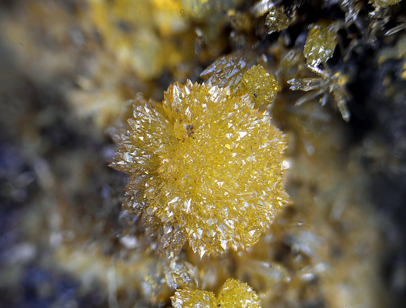 Mimetita
Campo de visión de 3 mm.
(Autor: Antonio Carmona)