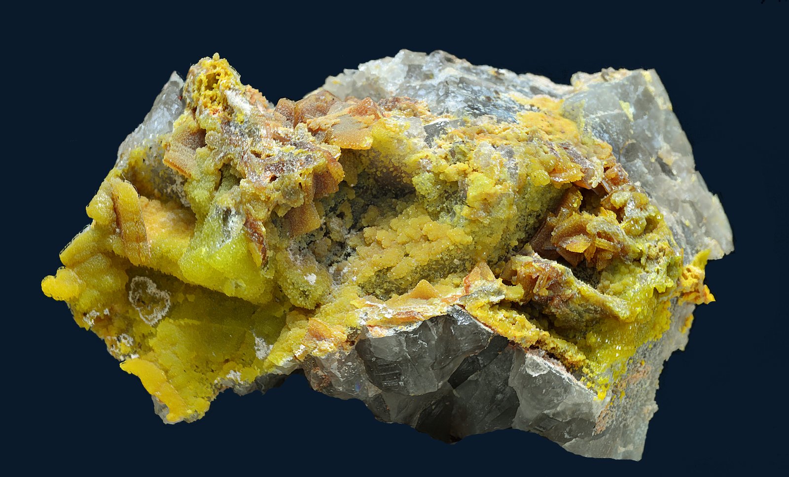 Mimetita-piromorfita y wulfenita
6 x 4 cm
(Autor: Antonio Carmona)