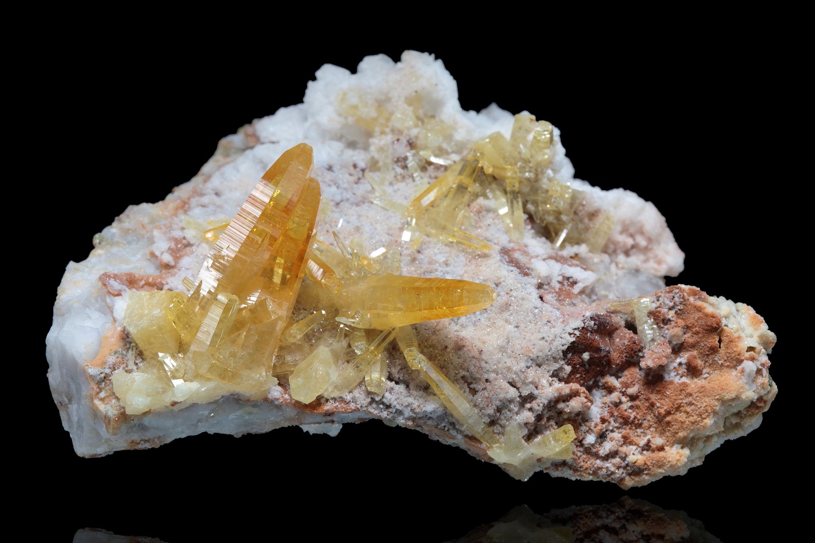 Mimetita
8 x 6 x 4 cm / cristal principal: 2.5 cm
(Autor: Museo MIM)