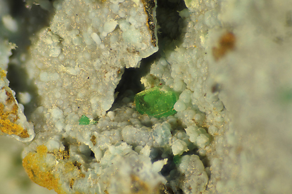 Torbernita
Cristal de 2 mm
(Autor: andresdf)