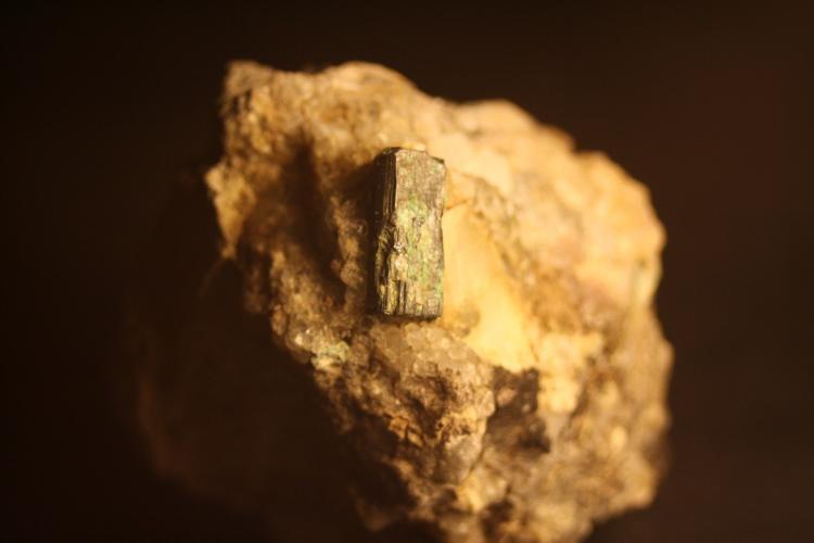 Bournonita
Tamaño del cristal 1,3 x 0,8 cm.
(Autor: minero1968)