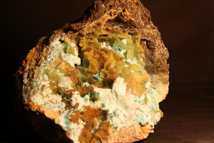 Auricalcita, Hemimorfita, Smithsonita
22 x 19 cm.
(Autor: minero1968)