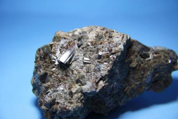 Vesubianita
Tamaño de la pieza 9 x 6 cm., tamaño del cristal mayor 1,5 cm.
(Autor: minero1968)