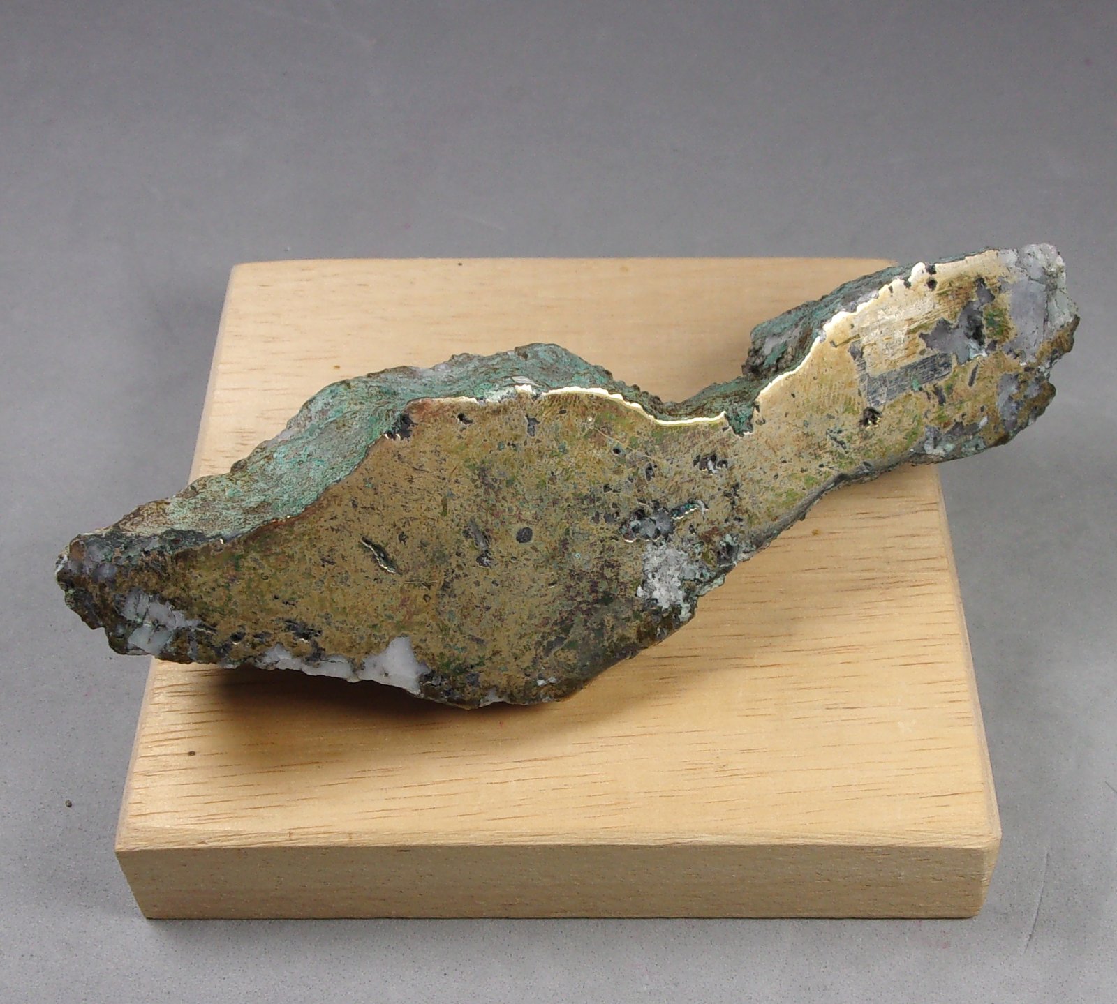 Mohawkita
10,3 x 3 x 2,8 cm.
(Autor: J. G. Alcolea)