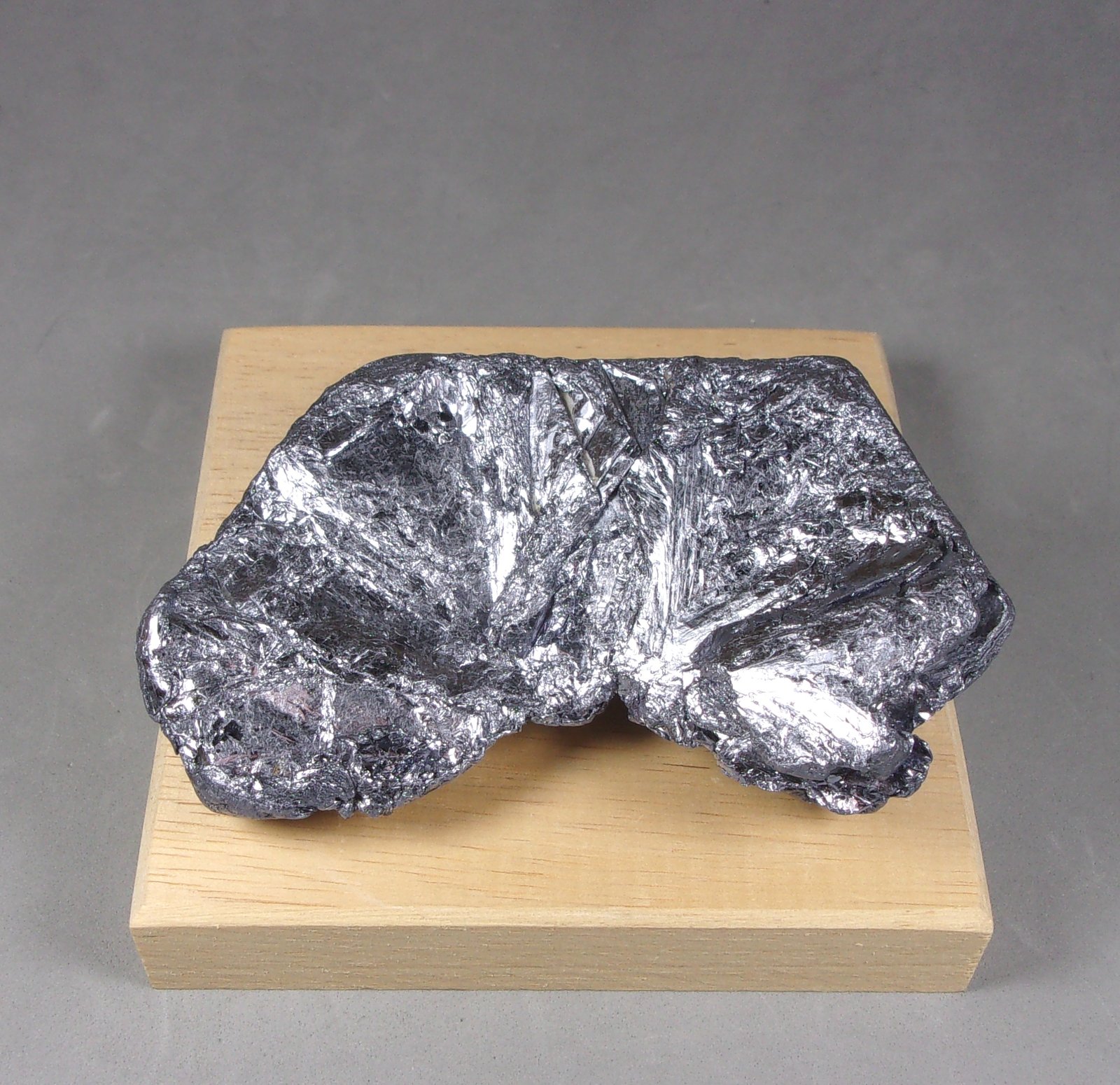 Molibdenita
8,5 x 5,2 x 3 cm.
(Autor: J. G. Alcolea)