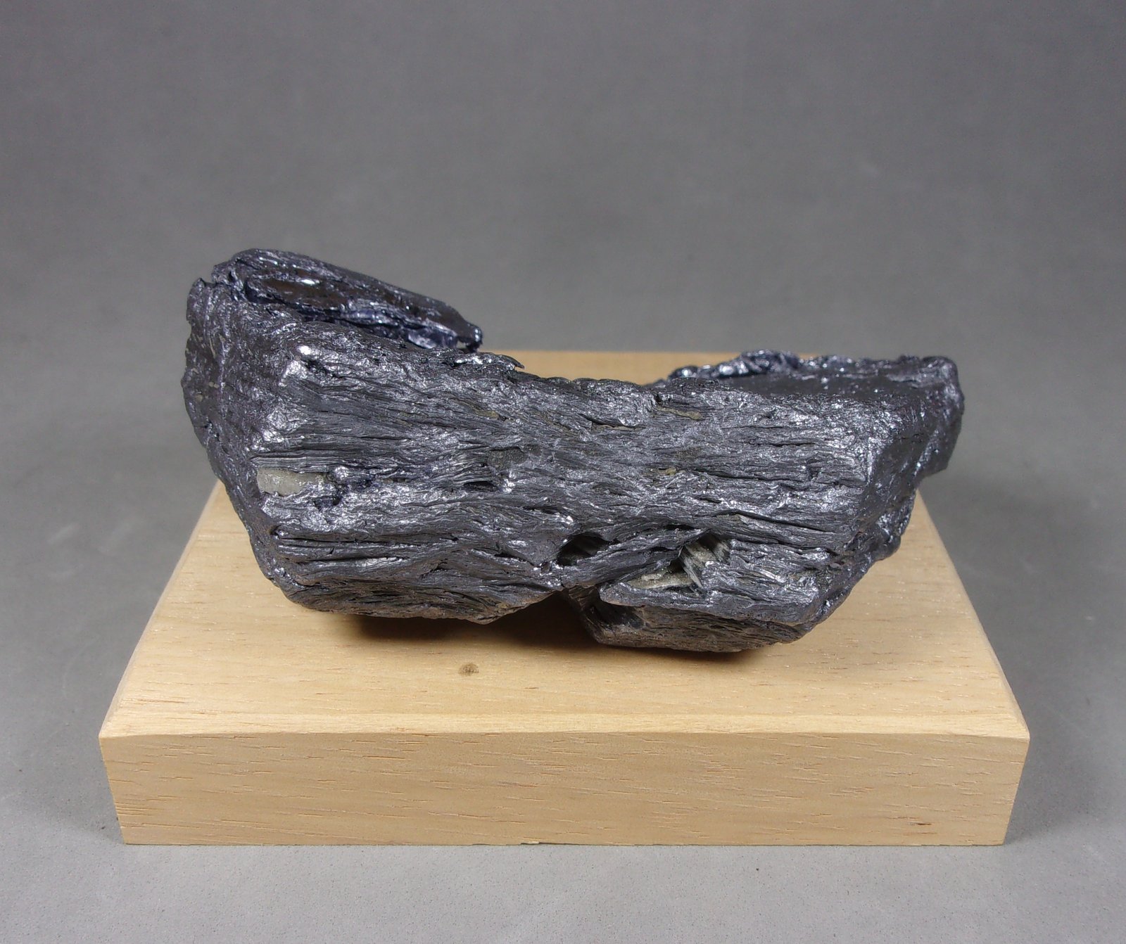 Molibdenita
8,5 x 5,2 x 3 cm.
(Autor: J. G. Alcolea)