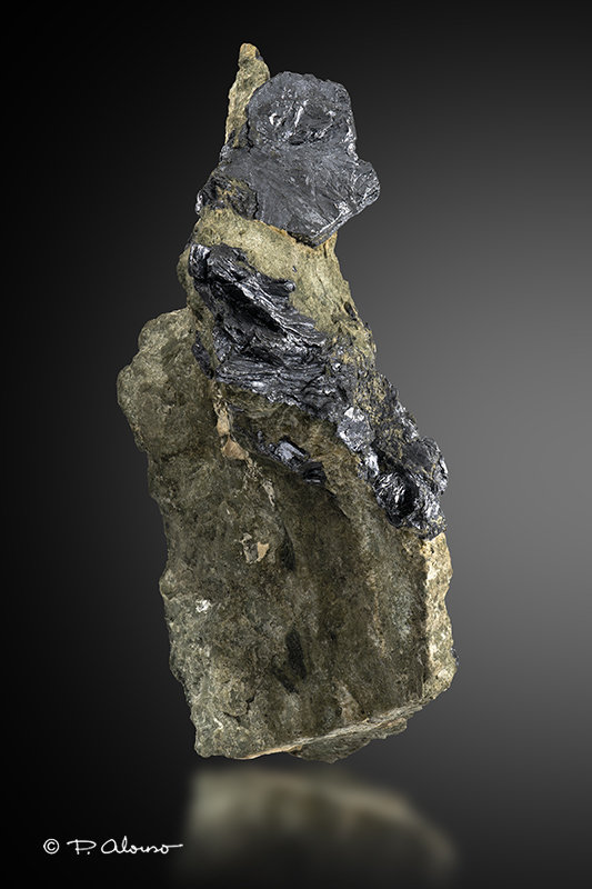 Molibdenita
7cm x 11cm x 2,5cm
(Autor: Pere Alonso)