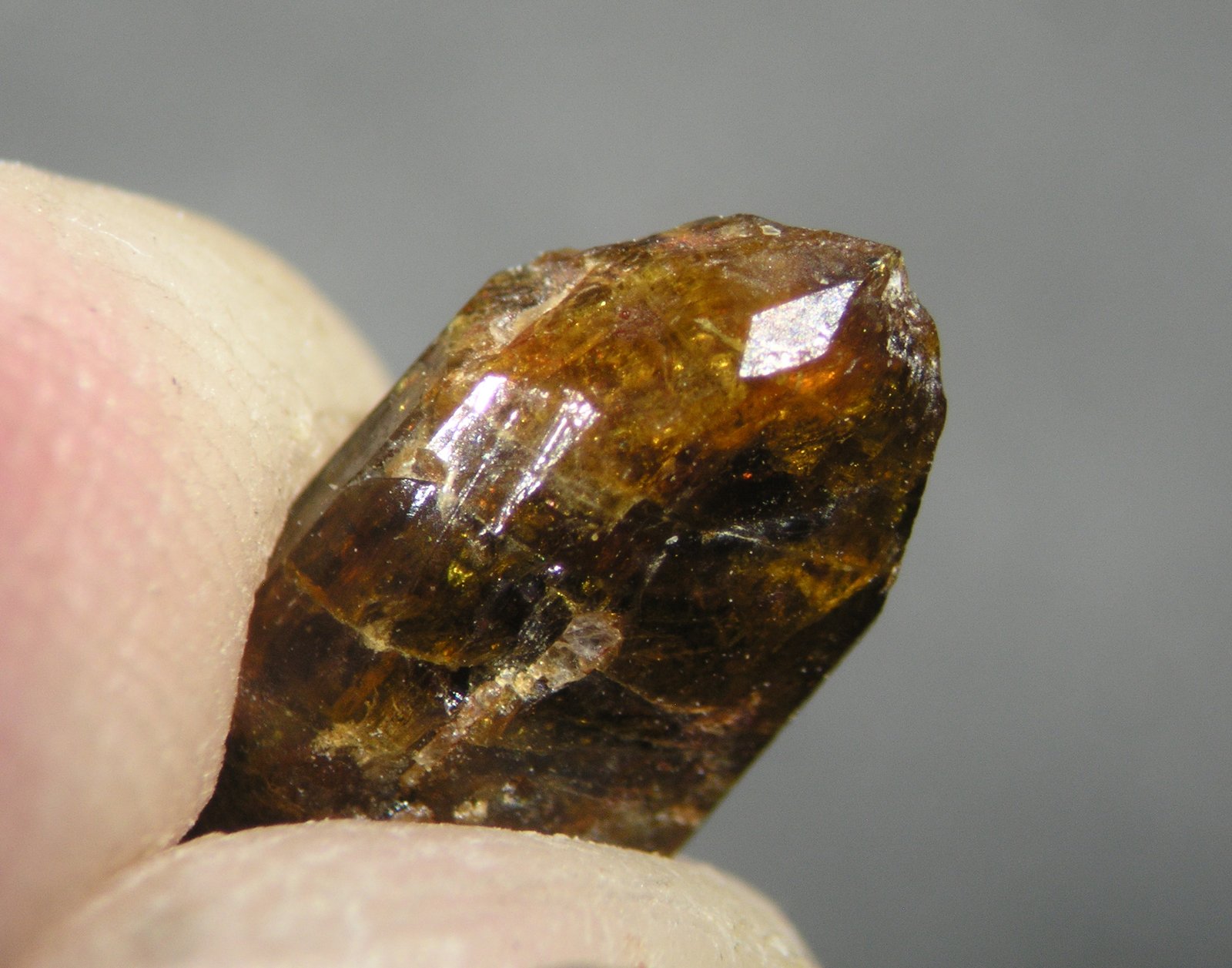 Monacita-Ce
Cristal 1.2 cm
(Autor: Cesar M. Salvan)