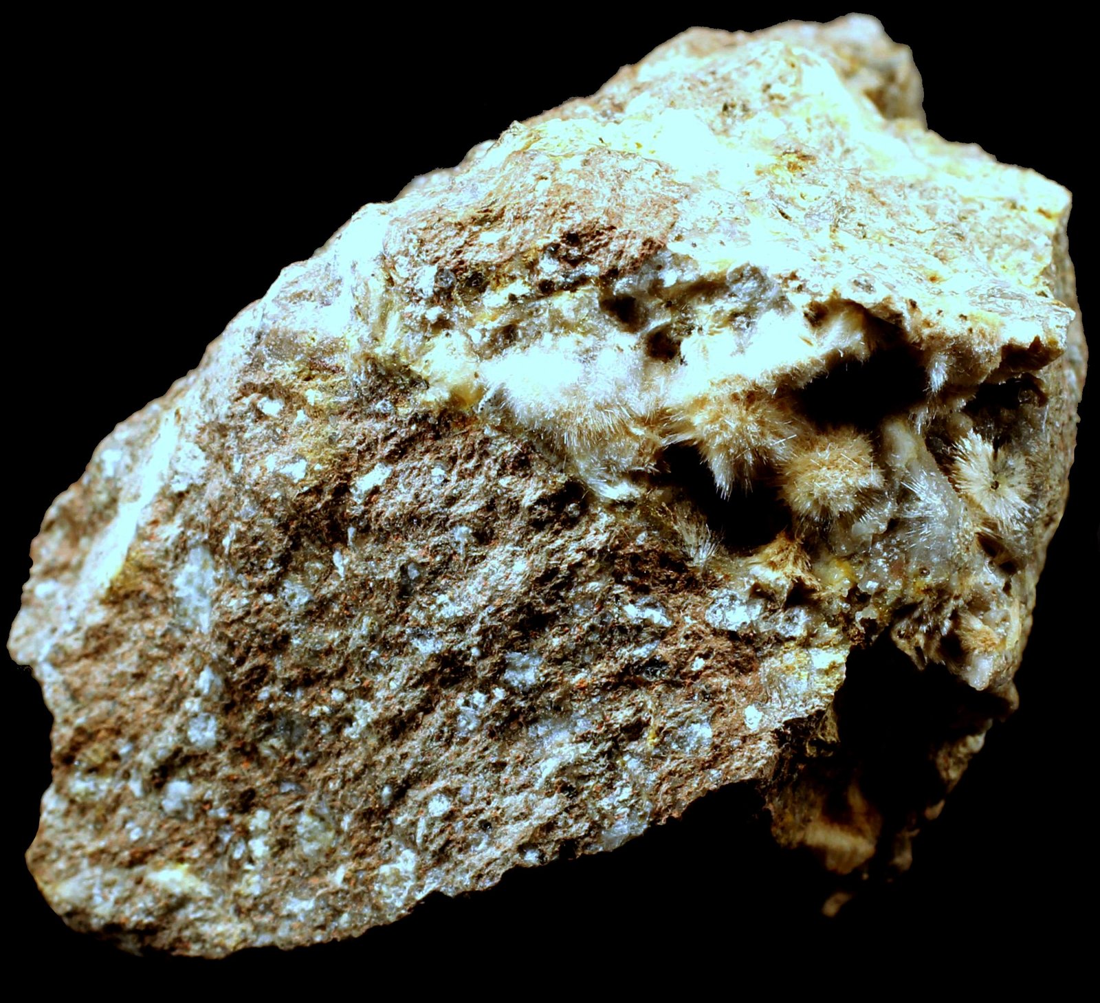 Mordenita
46 x 32 x 38 mm.
(Autor: José Luis Zamora)