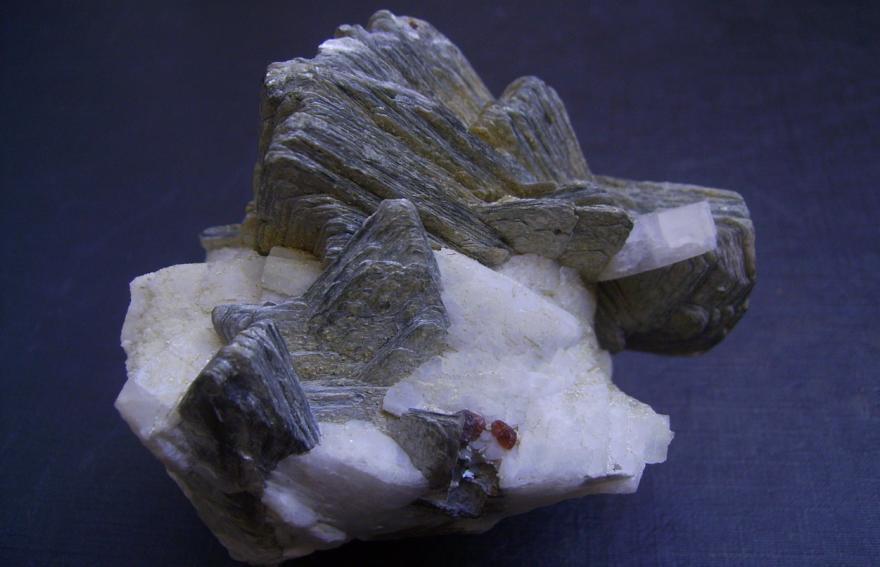 Moscovita y fluorapatito
8 x 5 x 5 cm
(Autor: Antonio Alcaide)