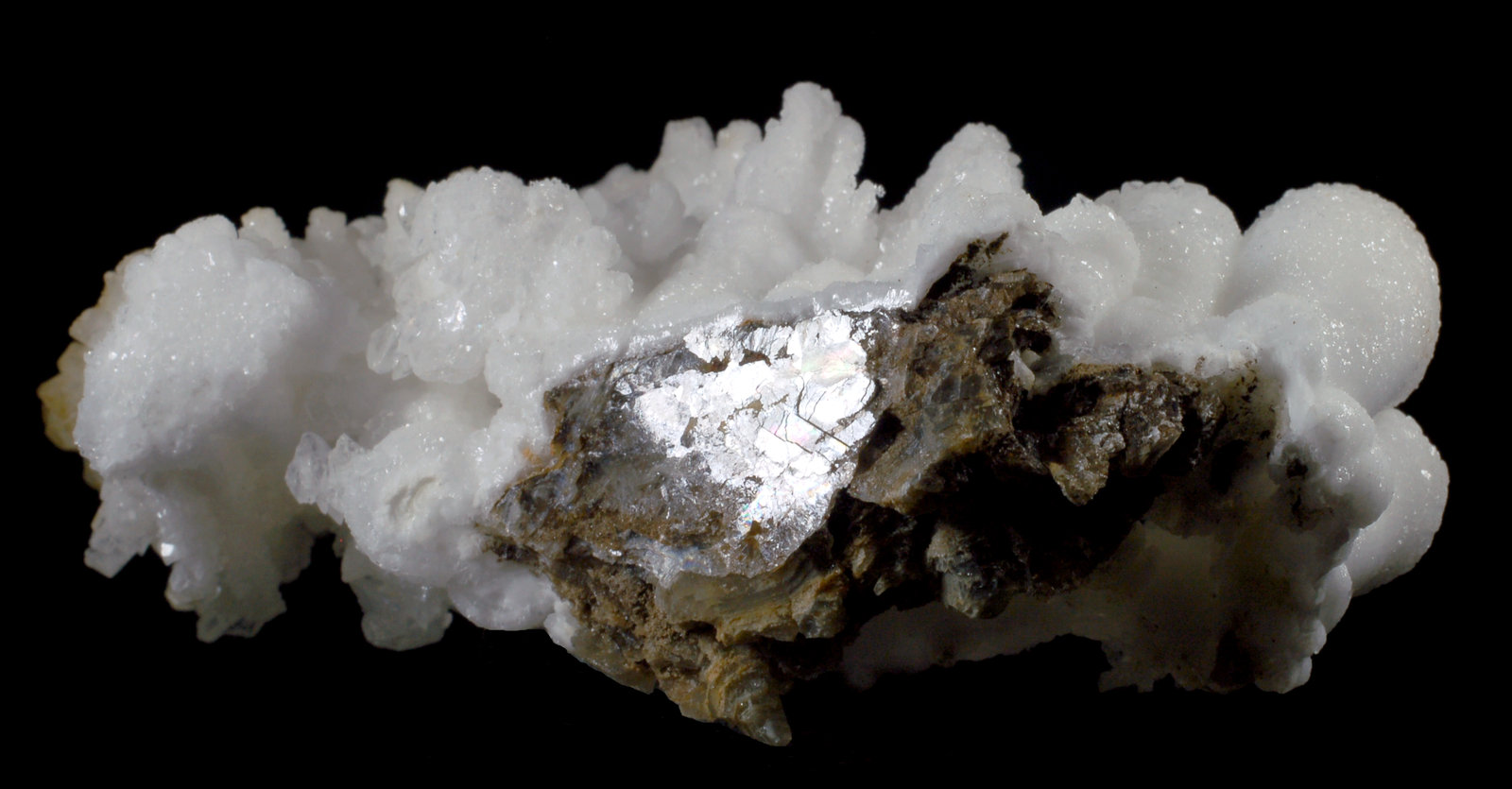Aragonito y Mica
9,1 x 5,7 x 2,7 cms
(Autor: Joan Martinez Bruguera)