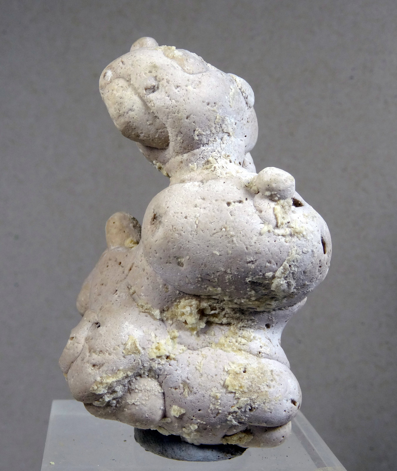 Ópalo (variedad menilito)
Medida: 5,9 x 4,0 x 2,5 cms
(Autor: Joan Martinez Bruguera)
