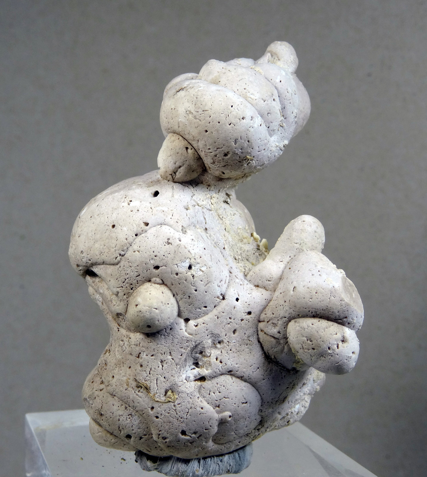 Ópalo (variedad menilito)
Medida: 5,9 x 4,0 x 2,5 cms
(Autor: Joan Martinez Bruguera)