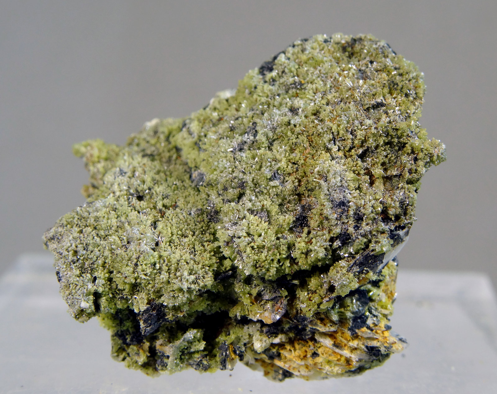 Mimetita, Galena
Medida: 2,7 x 2,5 x 1,4 cms
(Autor: Joan Martinez Bruguera)