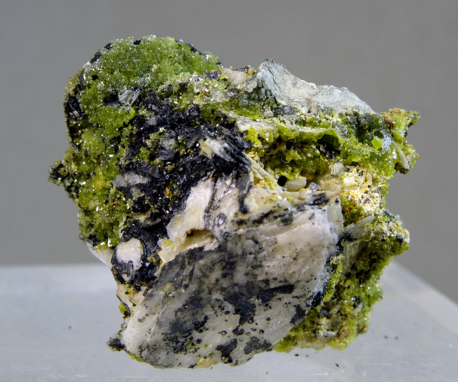 Mimetita, Galena
Medida: 2,7 x 2,5 x 1,4 cms
(Autor: Joan Martinez Bruguera)