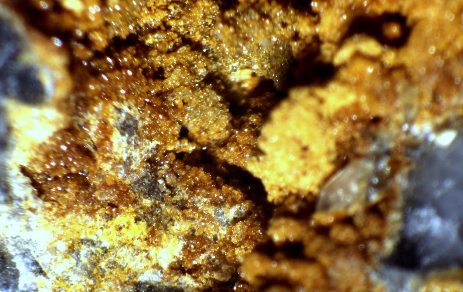 Natrojarosita
26 x 17 x 16 mm.
(Autor: José Luis Zamora)