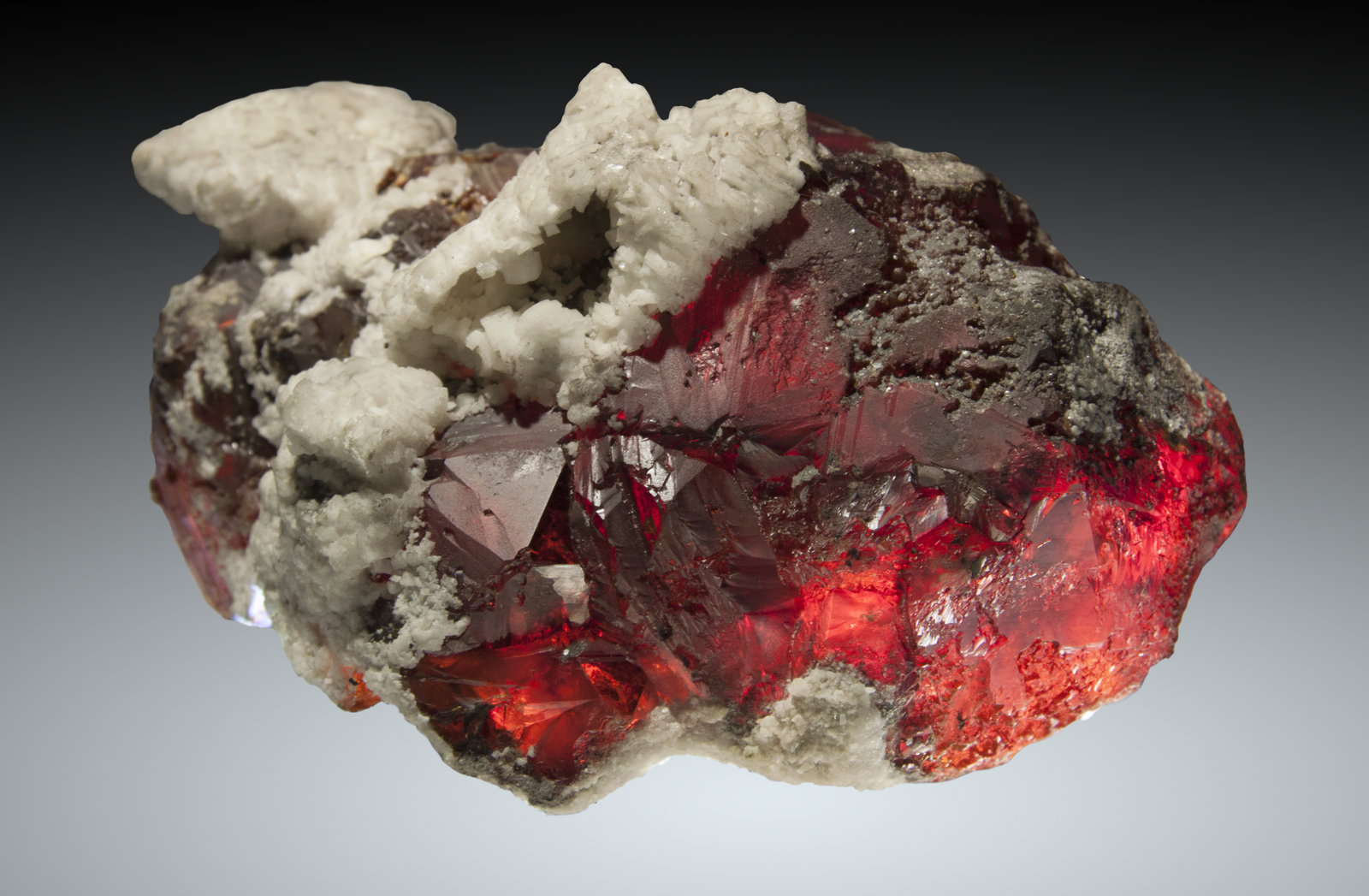 Esfalerita, Dolomita (epimórfica de calcita)
20x18cm
(Autor: Raul Vancouver)