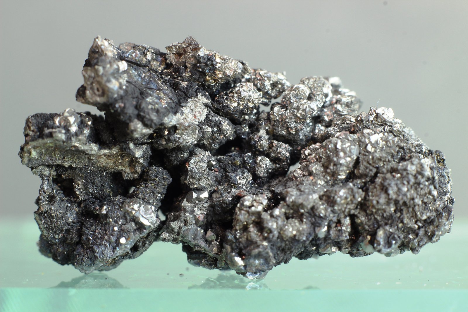 Skutterudita
27x13 mm
(Autor: Juan Espino)