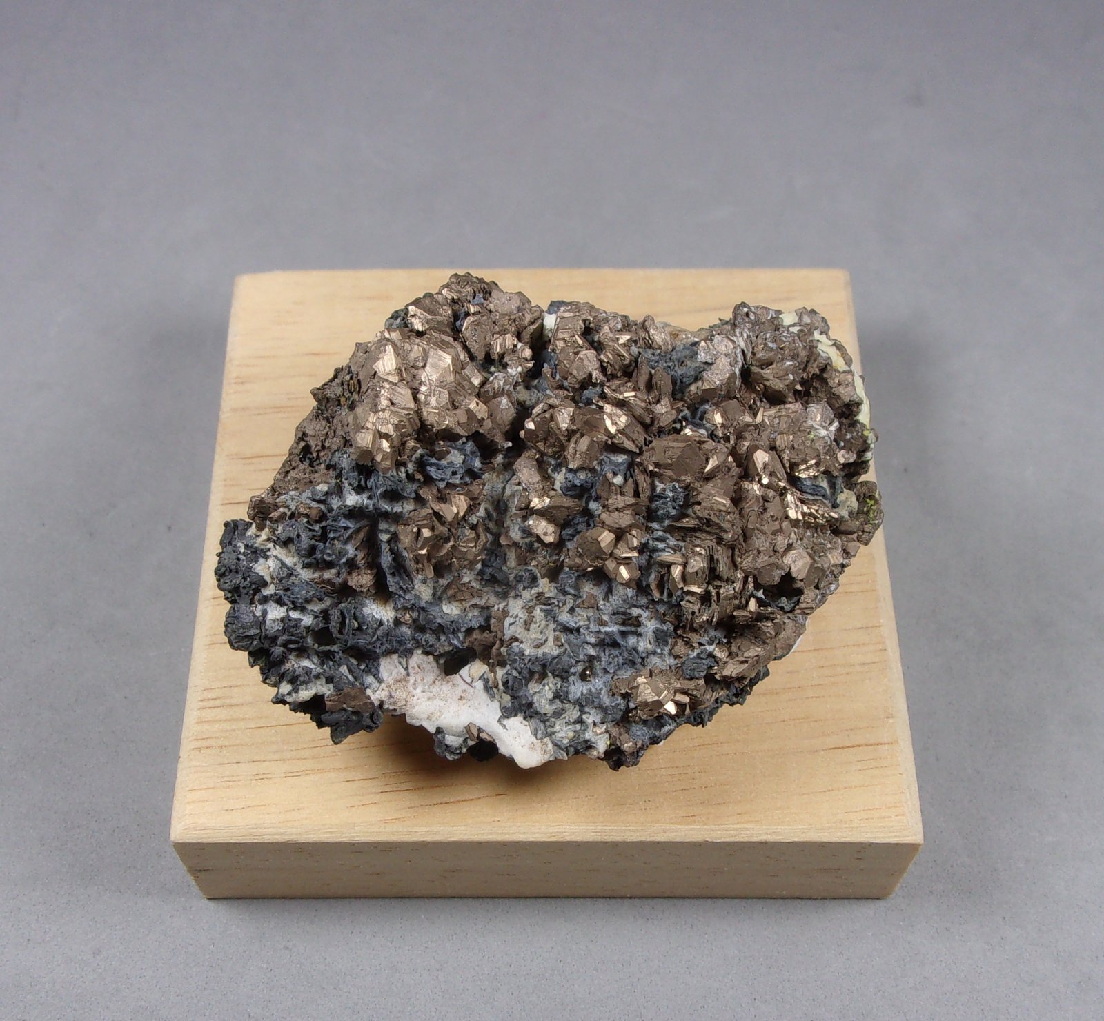 Niquelina
5,5 x 4 x 2 cm.
(Autor: J. G. Alcolea)